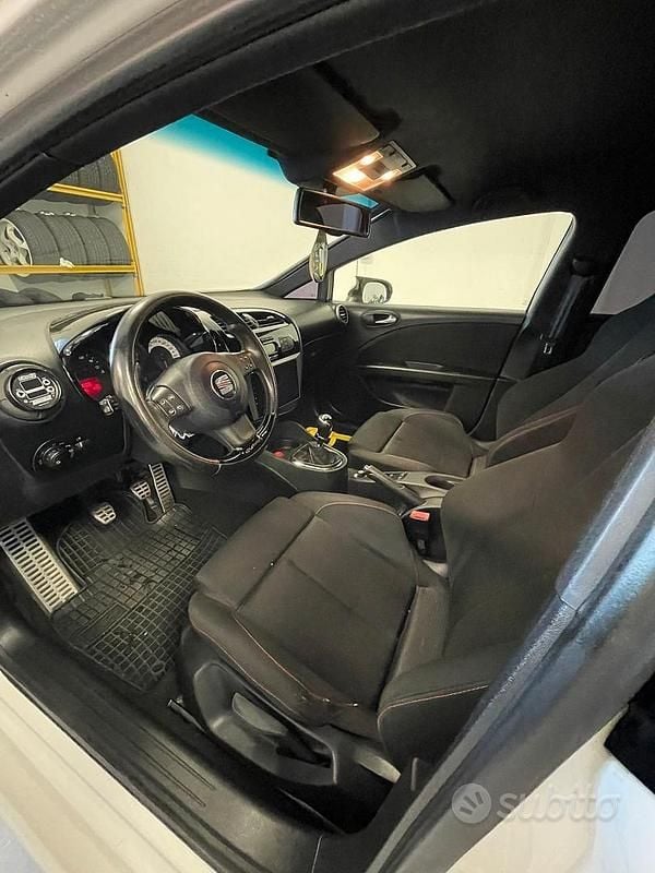 Usata Seat Leon CUPRA 382 CV (280 kW) 2007 Bianco Utilitaria