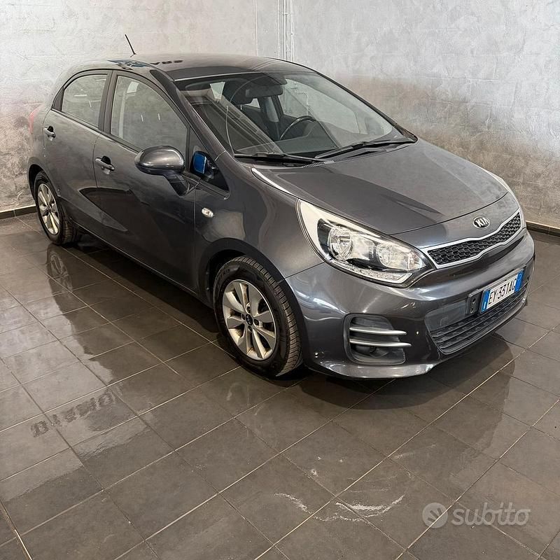 Usata Kia Rio 75 CV (55 kW) 2015 Grigio Berlina