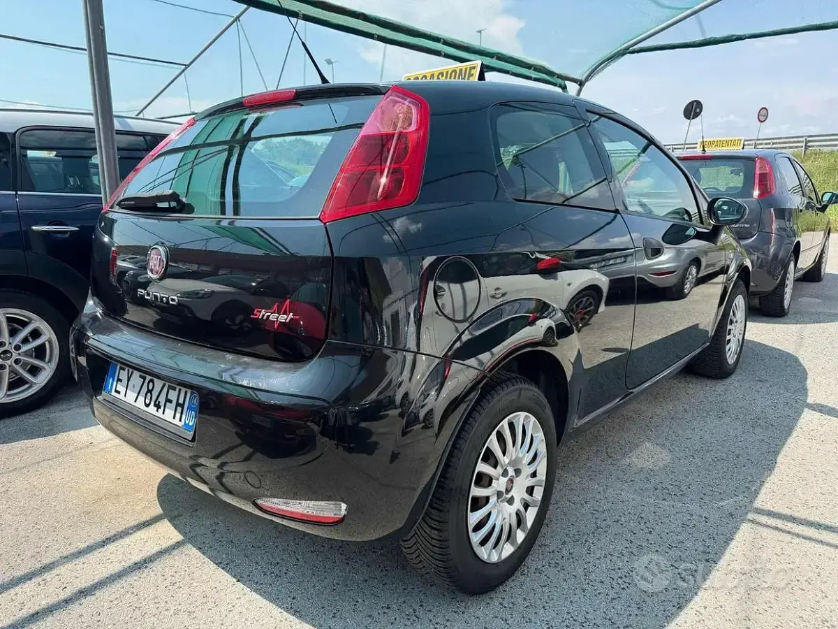 Usata Fiat Grande Punto Dynamic 65 CV (47 kW) 2014 Nero Utilitaria