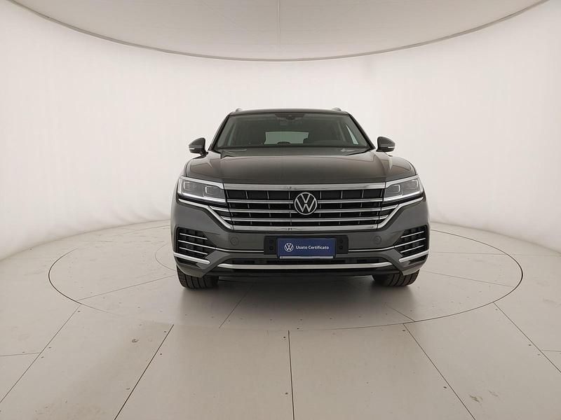 Usata VW Touareg Elegance 231 CV (169 kW) 2021 Silizium grey metallizzato SUV