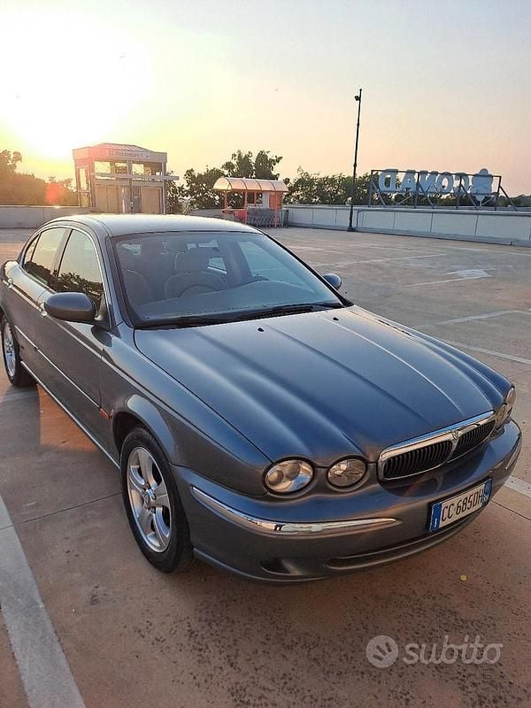 Usata Jaguar X-type 156 CV (114 kW) 2002 Grigio Berlina