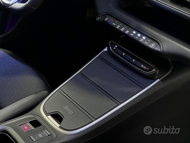 Nuova Jeep Avenger Summit 150 CV (110 kW) 2025 Grigio granite SUV