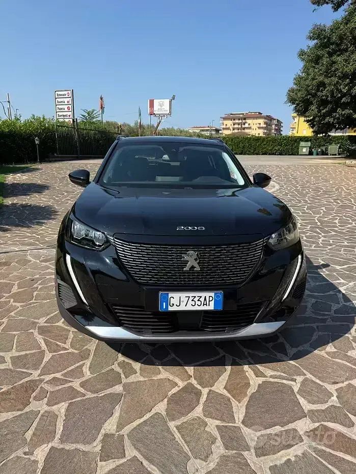 Usata Peugeot 2008 Allure 131 CV (96 kW) 2022 Nero SUV