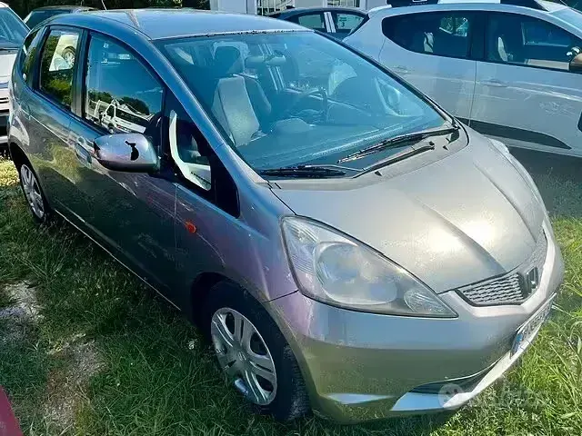 Usata Honda Jazz 90 CV (66 kW) 2009 Grigio Utilitaria