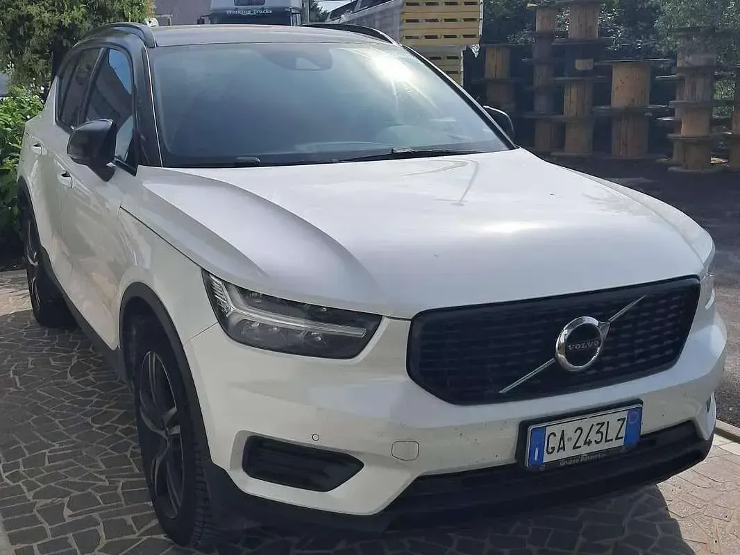 Usata Volvo XC40 R-Design 150 CV (110 kW) 2020 Bianco SUV