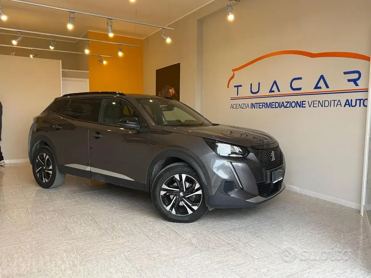 Gebraucht Peugeot 2008 Allure 129 PS (94 kW) 2023 Grau SUV