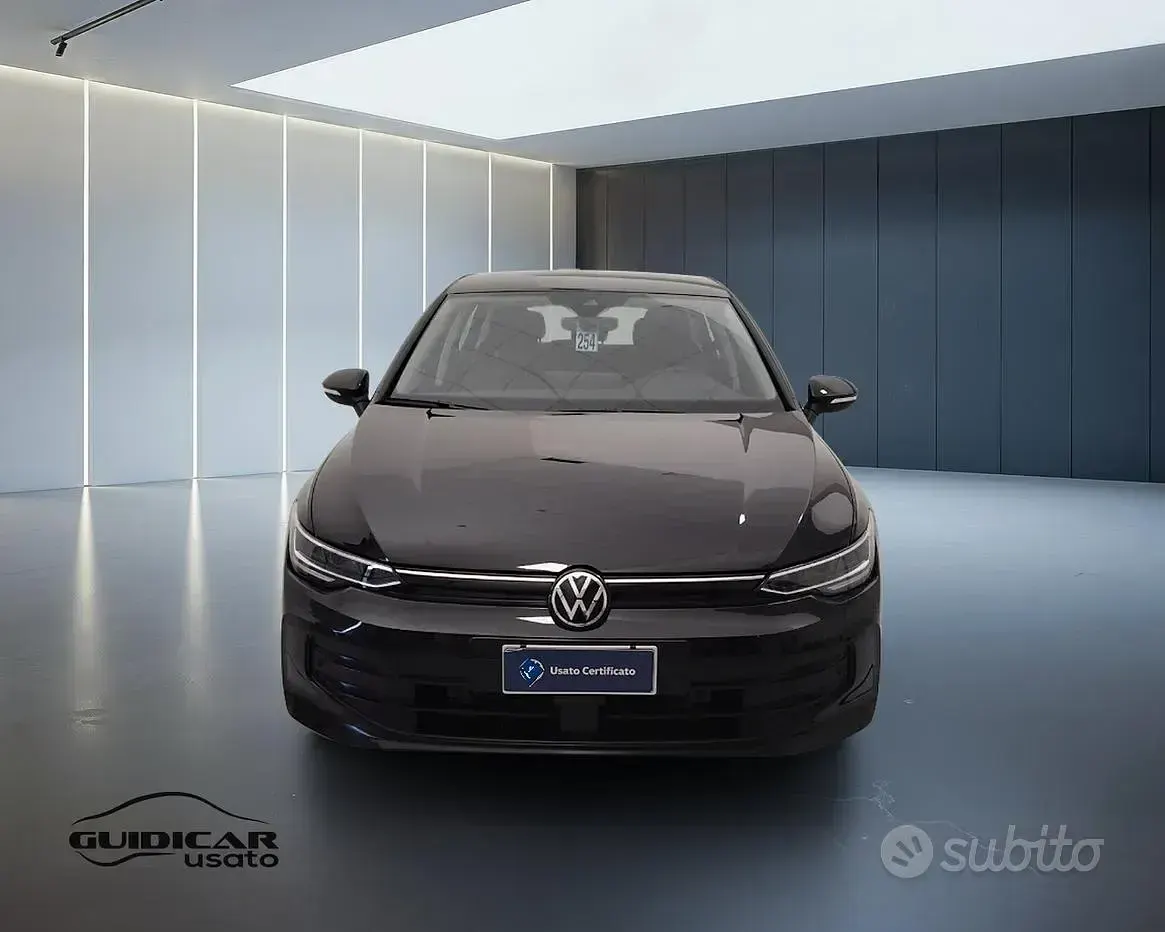 Usata VW Golf VIII Life 116 CV (85 kW) 2025 Nero Berlina