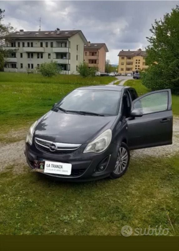 Grigio Usata 2011 Opel Corsa Due volumi | 2800 € (Ottimo prezzo) - Immagine 1/4