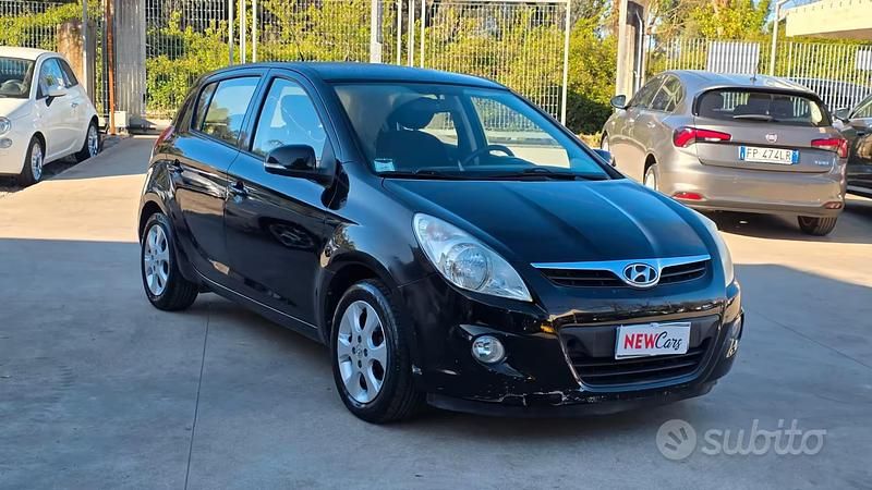 Usata Hyundai i20 Edition 78 CV (57 kW) 2012 Nero Utilitaria