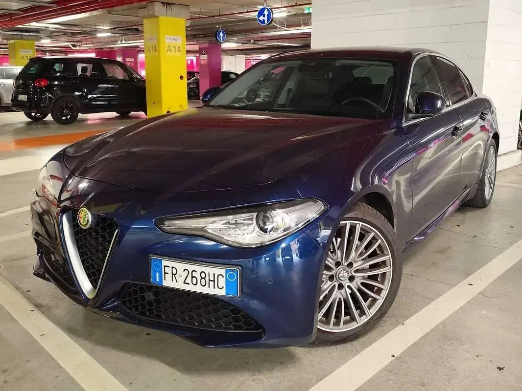 Usata Alfa Romeo Giulia Executive 190 CV (139 kW) 2018 Blu/azzurro Berlina