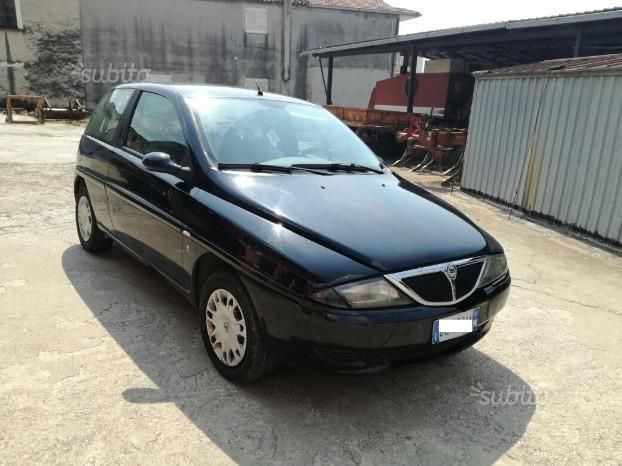 Lancia ypsilon 2002