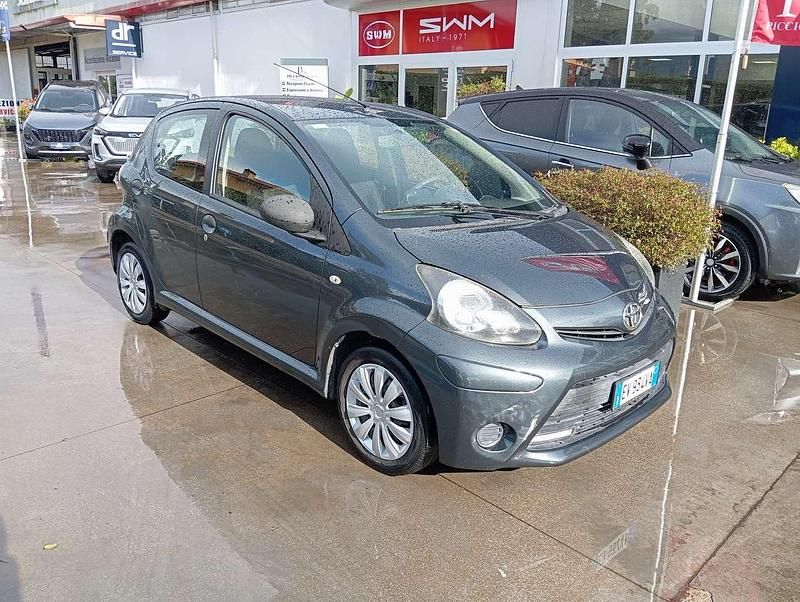 Usata Toyota Aygo Connect Style 68 CV (50 kW) 2014 Grigio Utilitaria