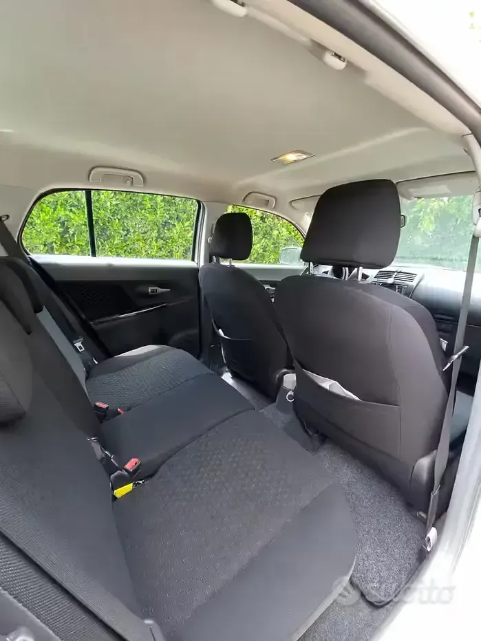 Usata Toyota Urban Cruiser 90 CV (66 kW) 2012 Bianco Utilitaria