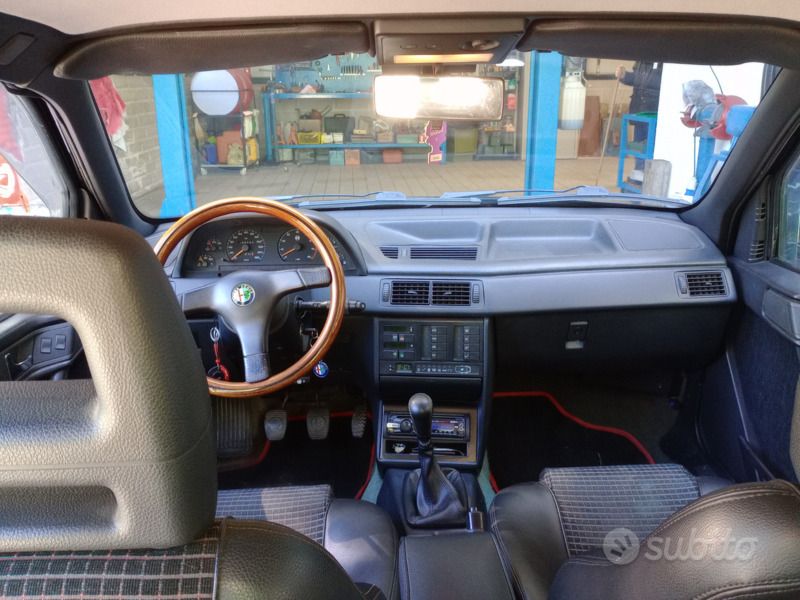 Usata Alfa Romeo 155 186 CV (136 kW) 1992 Nero Berlina