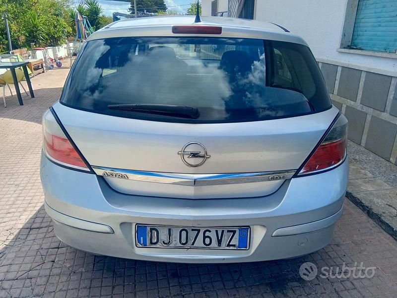 Usata Opel Astra 90 CV (66 kW) 2008 Grigio Utilitaria