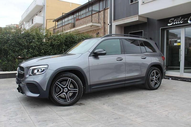 Usata Mercedes GLB220 Premium 190 CV (139 kW) 2022 Grigio montagna metallizzato SUV