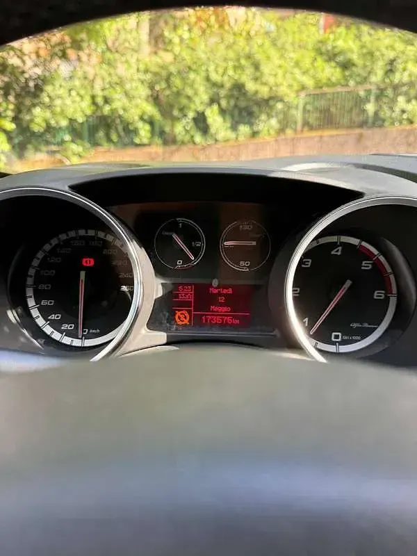 Usata Alfa Romeo Giulietta Distinctive 105 CV (77 kW) 2013 Bianco Utilitaria