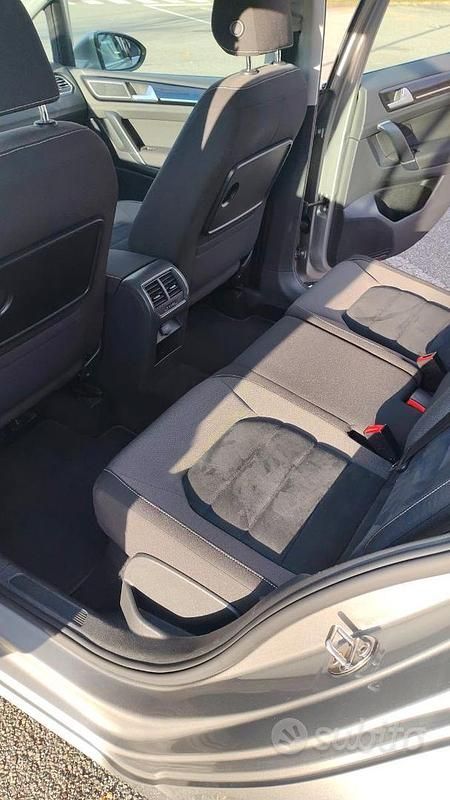 Usata VW Golf Sportsvan Executive 110 CV (80 kW) 2016 Grigio Monovolume