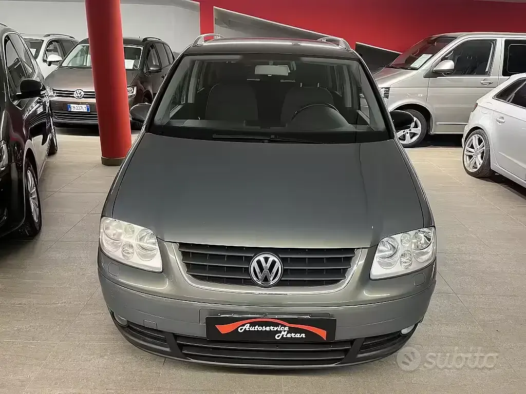 Usata VW Touran Highline 140 CV (102 kW) 2005 Grigio Monovolume