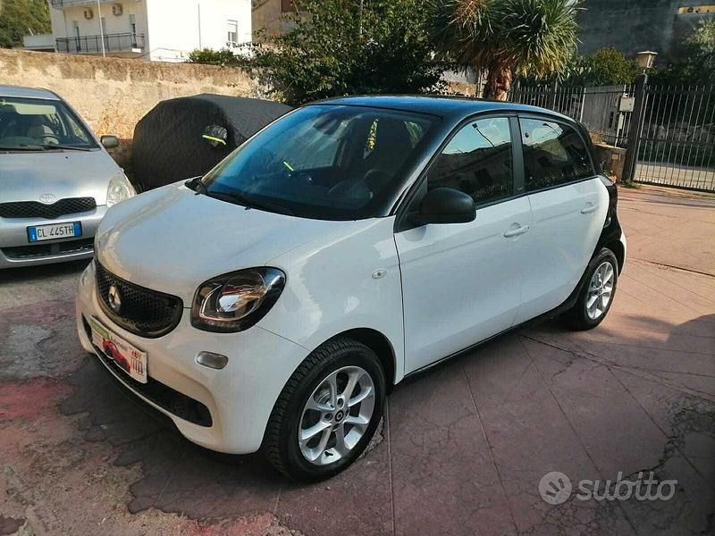 Bianco Usata 2018 Smart ForFour Passion Due volumi | 11.990 € (Buon prezzo) - Immagine 1/4