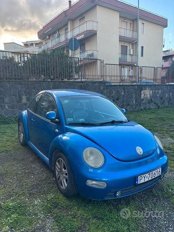 Usata VW New Beetle 150 CV (110 kW) 2000 Blu Utilitaria
