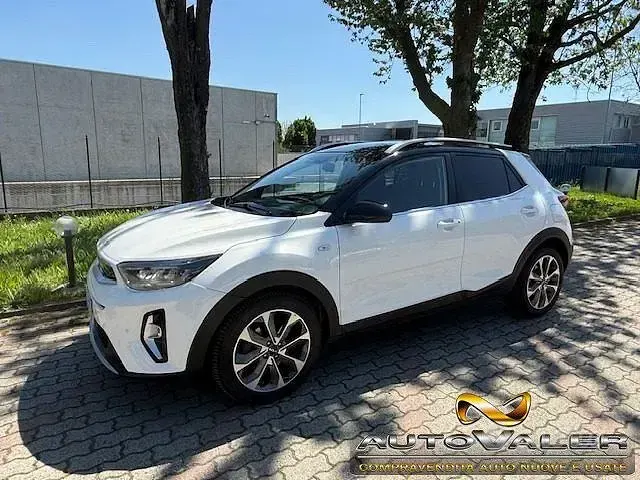 Second-hand Kia Stonic Sport 101 CP (74 kW) 2022 Alb SUV