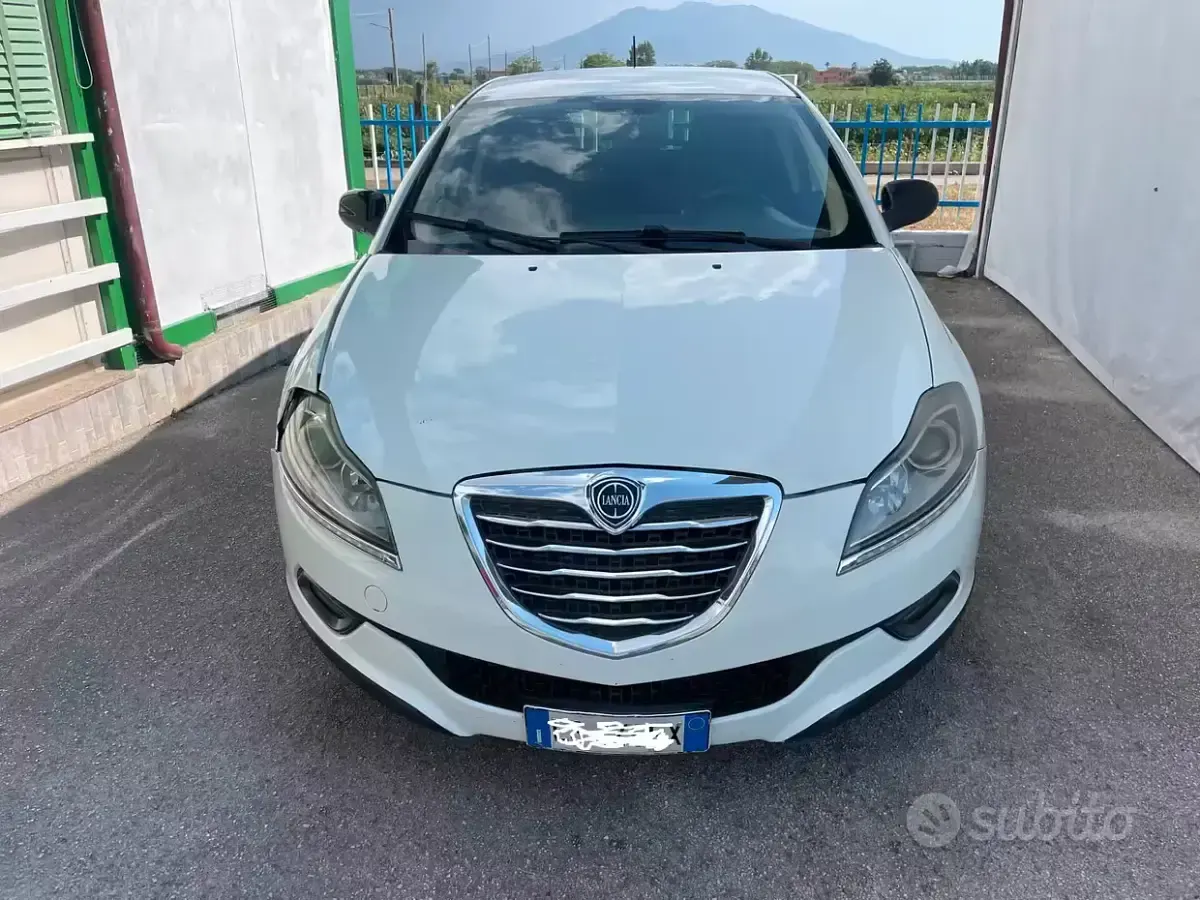 Usata Lancia Delta Gold 120 CV (88 kW) 2013 Bianco Utilitaria
