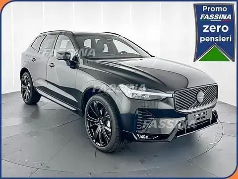 Käytetty Volvo XC60 Plus 250 HP (183 kW) 2026 Katumaasturi
