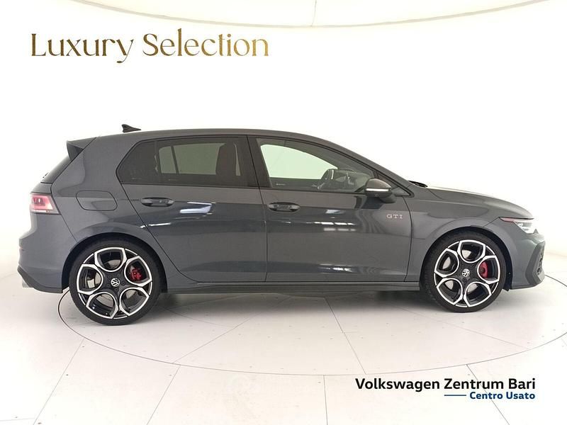 Usata VW Golf VIII GTI 265 CV (194 kW) 2024 Grigio Berlina