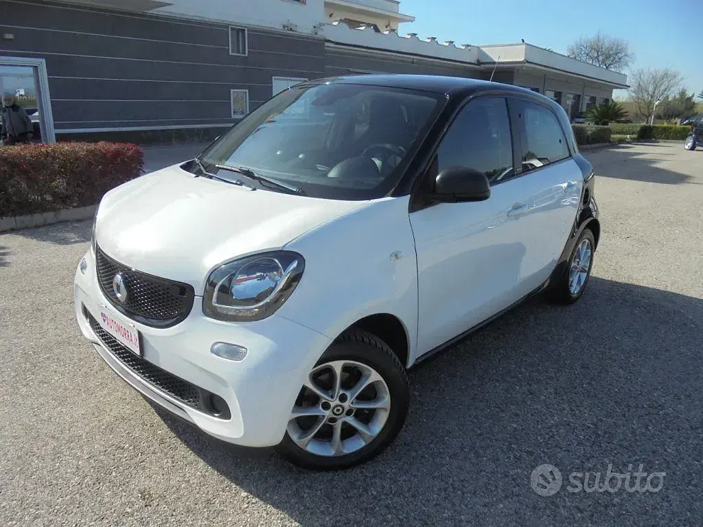 Usata Smart ForFour Passion 71 CV (52 kW) 2019 Bianco pastello Utilitaria