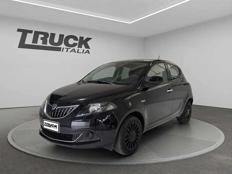 Usata Lancia Ypsilon Silver 69 CV (50 kW) 2022 Nero Utilitaria