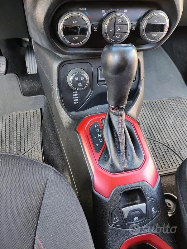 Usata Jeep Renegade Trailhawk 170 CV (125 kW) 2015 Nero SUV