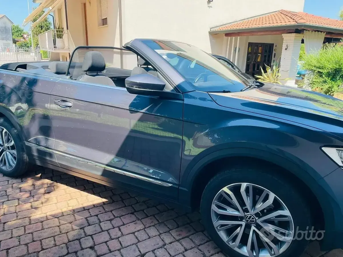 Usata VW T-Roc Cabriolet 150 CV (110 kW) 2021 Bluazzurro Cabrio