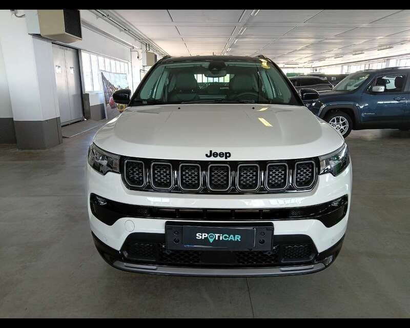 Usata Jeep Compass 179 CV (131 kW) 2024 Alpine white con tetto nero SUV