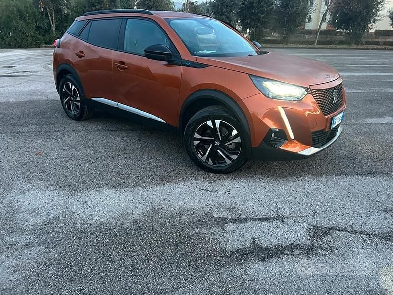 Usata Peugeot e-2008 100 kW (136 CV) 2022 Bianco SUV