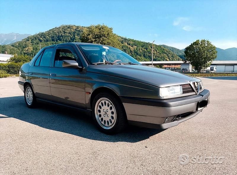 Usata Alfa Romeo 155 126 CV (92 kW) 1992 Grigio Berlina