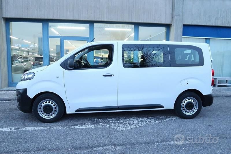 Usata Opel Zafira Life Business 122 CV (89 kW) 2021 Bianco Monovolume