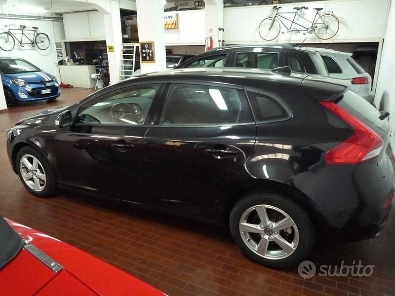 Usata Volvo V40 Kinetic 149 CV (109 kW) 2015 Nero Berlina