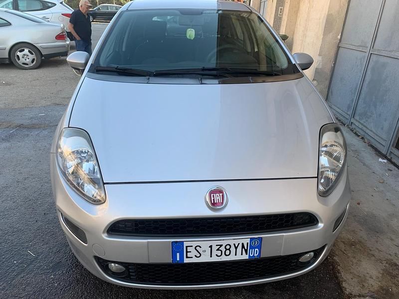 Argento Usata 2013 Fiat Punto Street Tre volumi | 4800 € (Buon prezzo) - Immagine 1/4