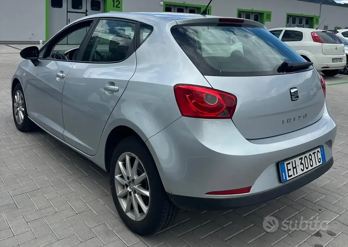 Usata Seat Ibiza Reference 75 CV (55 kW) 2011 Grigio Berlina