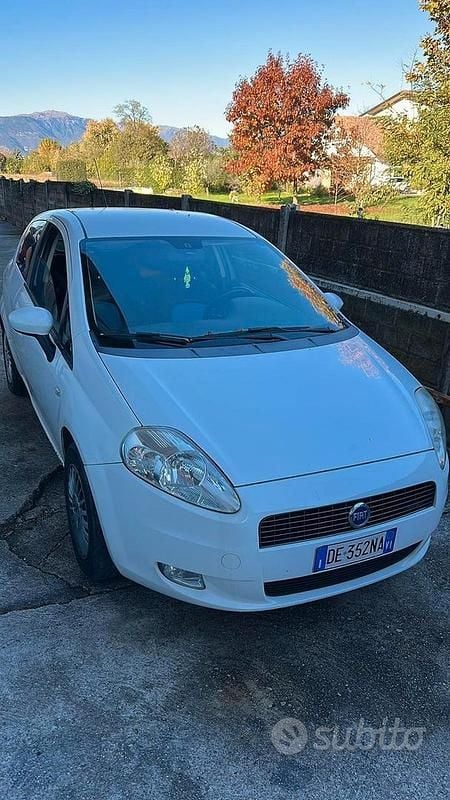 Usata Fiat Grande Punto 75 CV (55 kW) 2009 Bianco Utilitaria