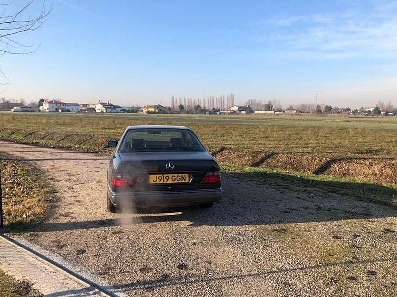 Usata Mercedes E300 220 CV (161 kW) 1991 Coupé