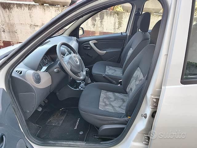 Usata Dacia Sandero 75 CV (55 kW) 2009 Bianco SUV