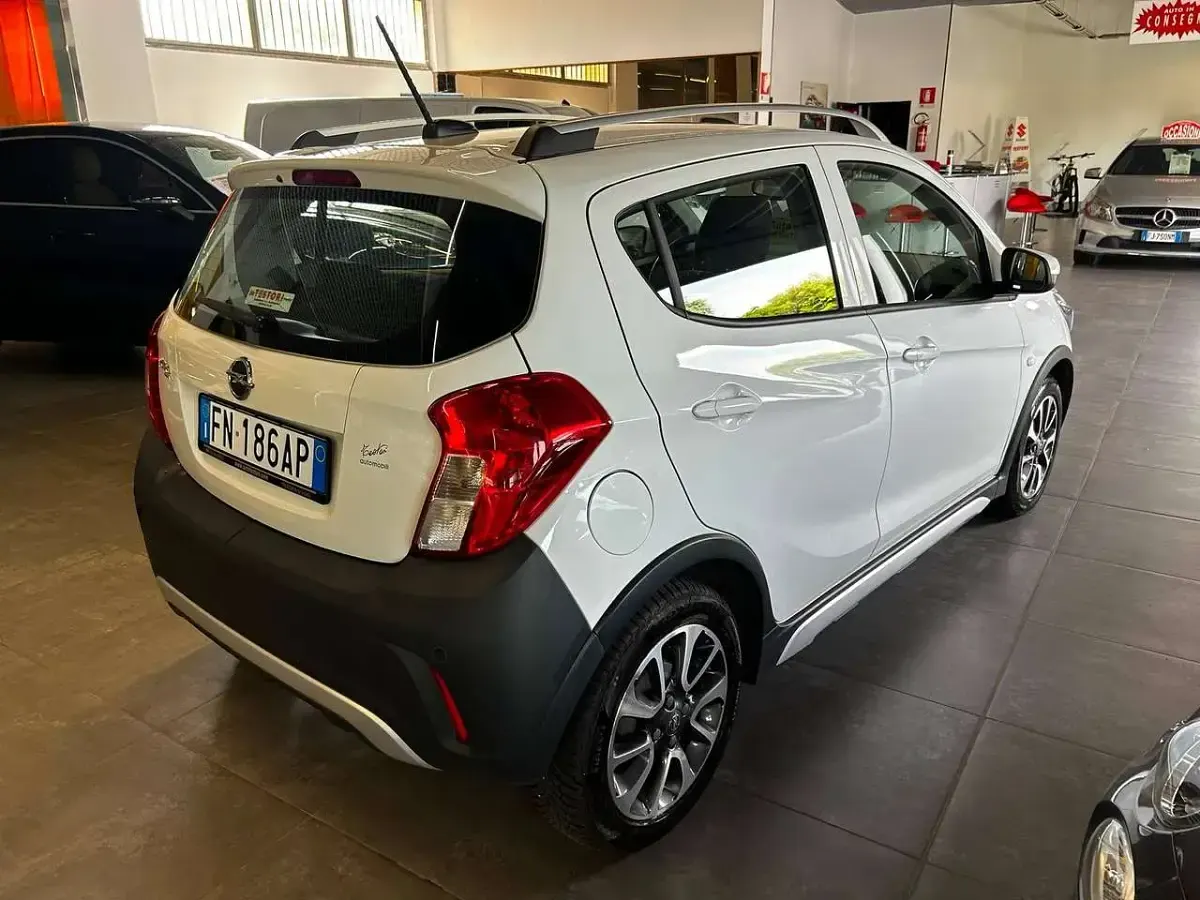 Usata Opel Karl Rocks 75 CV (55 kW) 2018 Bianco Utilitaria