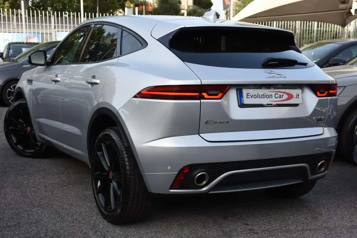 Usata Jaguar E-Pace R-Dynamic 249 CV (183 kW) 2018 Argento metallizzato SUV