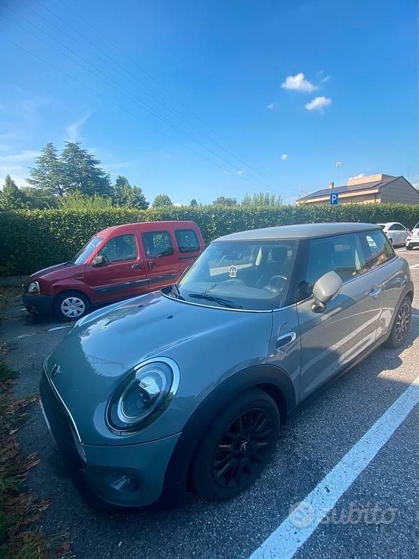 Usata Mini ONE 75 CV (55 kW) 2020 Grigio Utilitaria