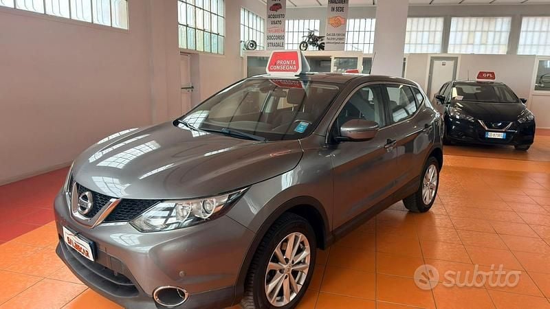 Usata Nissan Qashqai Acenta 110 CV (80 kW) 2017 Grigio SUV