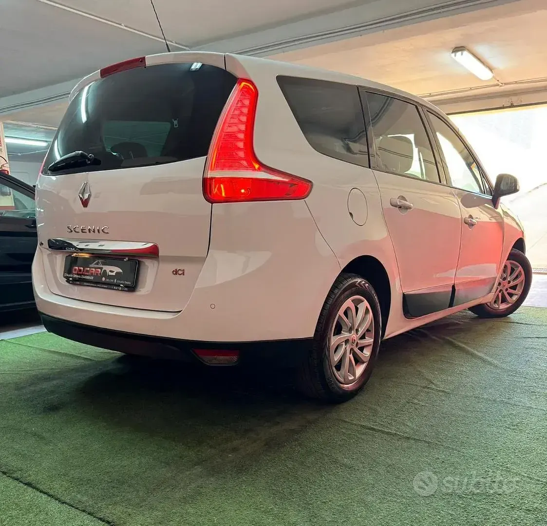 Usata Renault Scénic III 110 CV (80 kW) 2014 Bianco Utilitaria