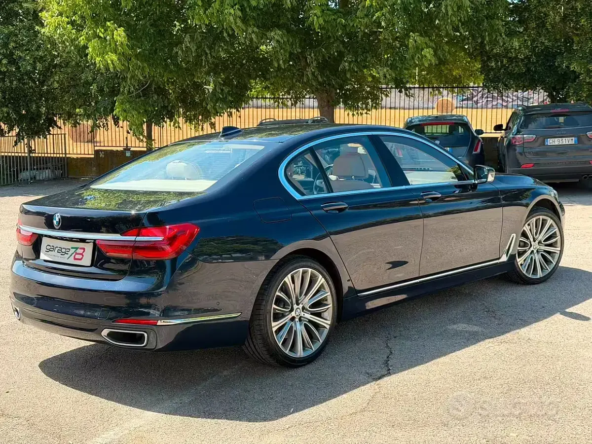 Usata BMW 730 Efficient Dynamics 265 CV (194 kW) 2019 Blu Berlina