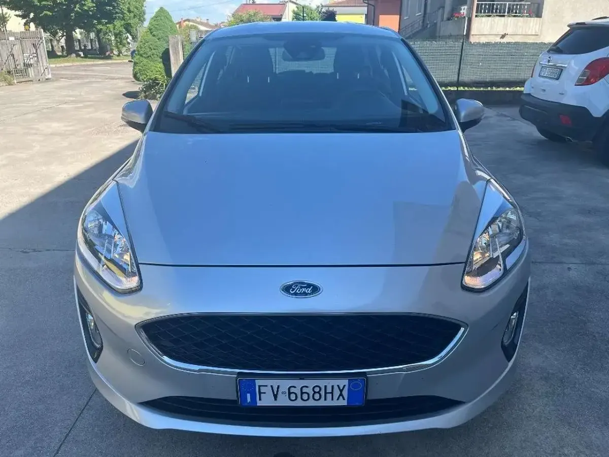 Usado Ford Fiesta 69 HP (50 kW) 2019 Cinzento Citadino
